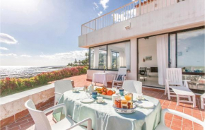 Гостиница Four-Bedroom Holiday Home in Siracusa (SR)   Фонтане-Бьянке